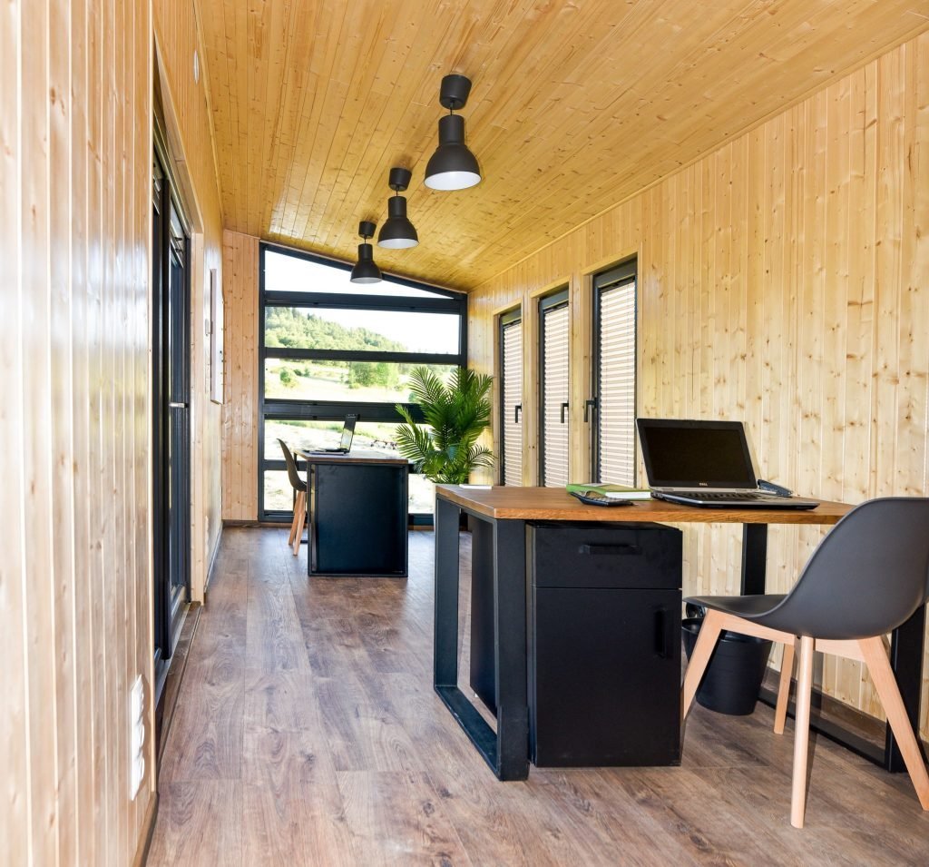 Vue intérieure plongeante sur Luna Office.