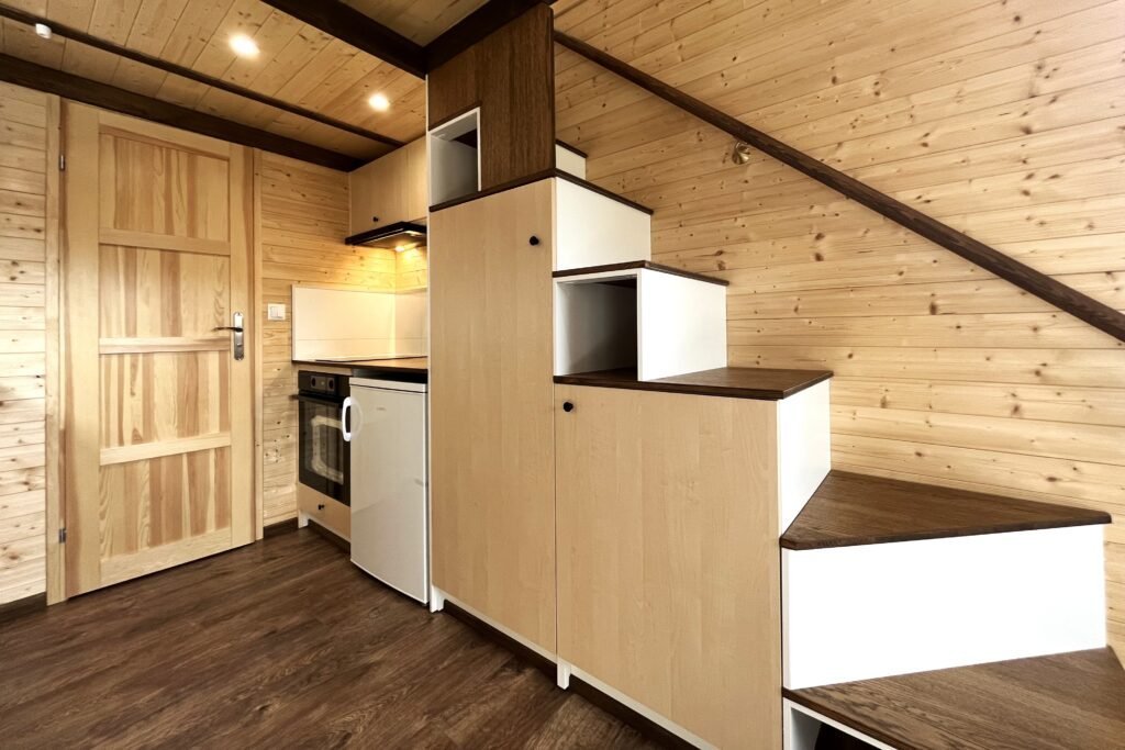 l'intérieure d'une tiny maison en bois en finition clé ne main